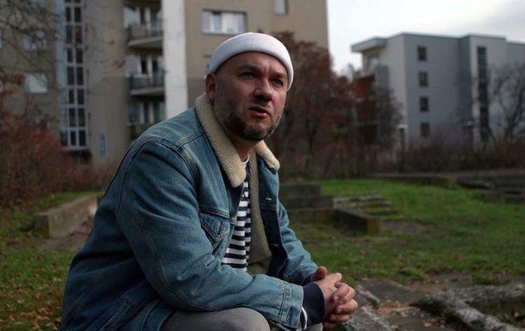 „Ewenement Molesty”. Przedpremierowy pokaz filmu i spotkanie z reżyserem