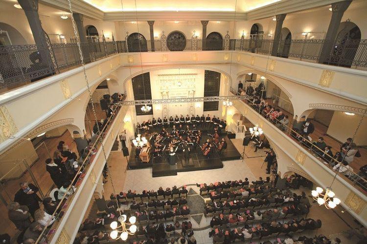 41-latek rzucał kamieniami w synagogę i wznosił faszystowskie hasła