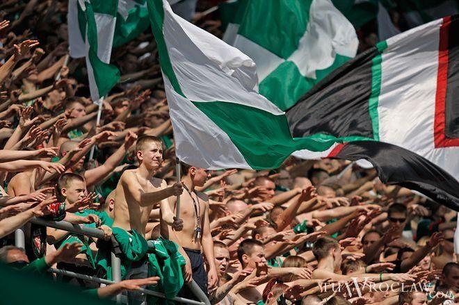 W Sevilli Śląsk otrzymał potężne ciosy. A nie ma kim grać w rewanżu