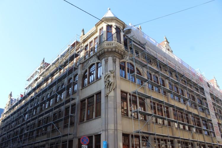 Wrocław: Trwa remont secesyjnego budynku Herbapolu przy Rynku [ZDJĘCIA]