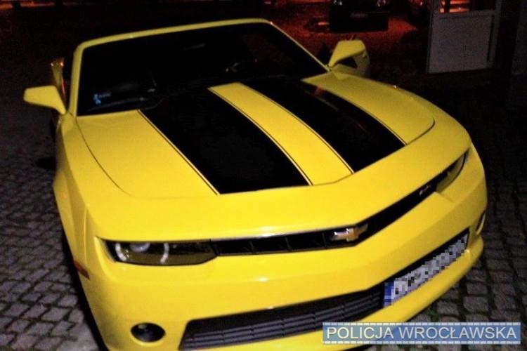 Filmowy pościg na ulicach Wrocławia. 29-latek uciekał przed policją sportowym chevroletem [ZDJĘCIA]