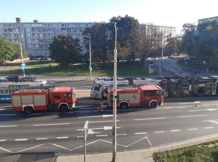 Wrocław: Pasażerka ranna po wypadku tramwaju z osobówką