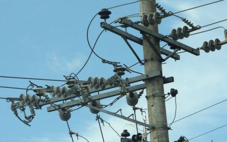 Przerwy w dostawie prądu. Wiele ulic odciętych od energii elektrycznej [LISTA]