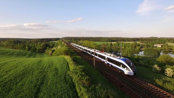 Kolejarze testują pod Wrocławiem nowe pociągi, którymi w grudniu pojedziemy do Warszawy [FOTO]