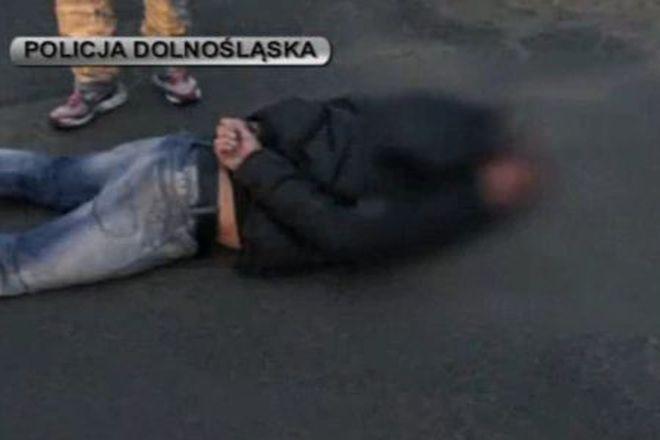 Policjanci z wrocławskiego CBŚ rozbili grupę przestępczą, która kradła tysiące litrów paliwa