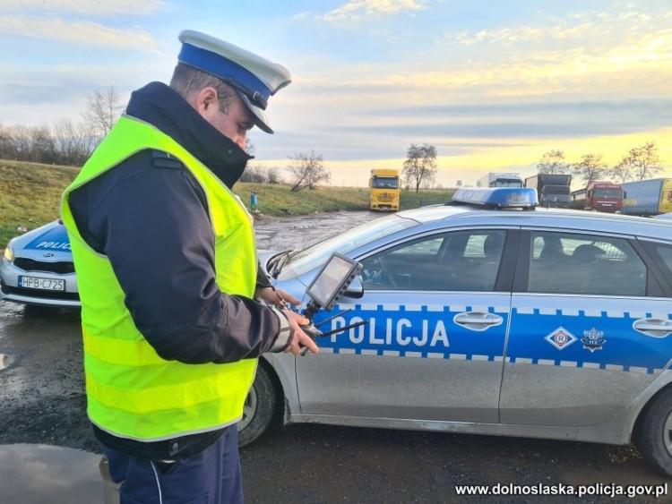 Akcja policji na autostradzie A4. Aż 1000 zł mandatu za wyprzedzanie!