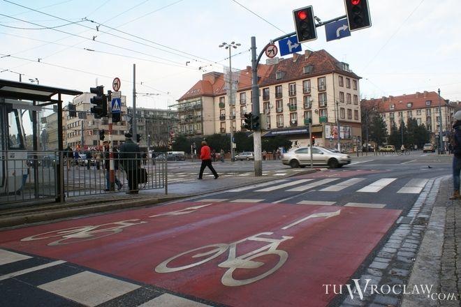 Wrocław jednym z najbardziej nieprzyjaznych kierowcom miast w Polsce. Za to paliwa są najtańsze