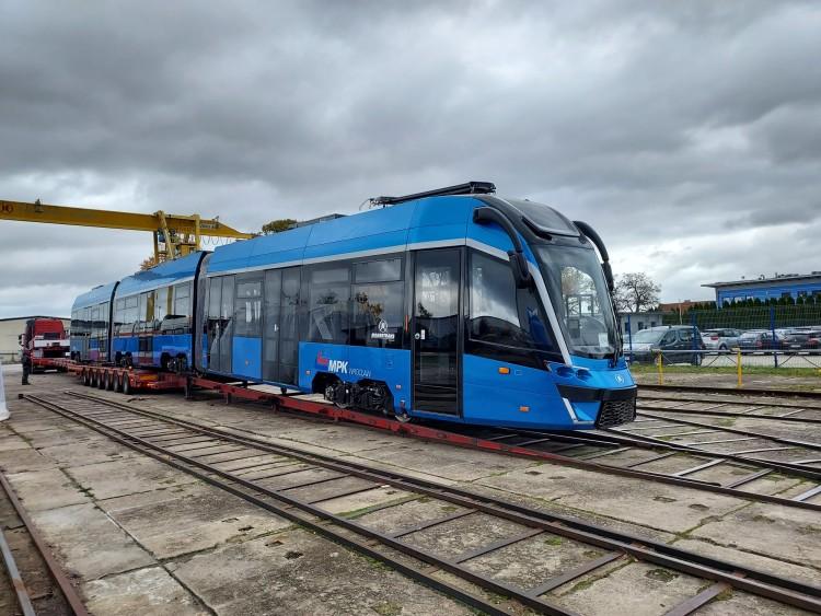 Nowy Moderus dla Wrocławia wyjechał z fabryki. Kiedy dotrze do naszego miasta?
