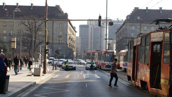 Brawa dla strażników miejskich: pilnują bezpieczeństwa pasażerów pod Renomą