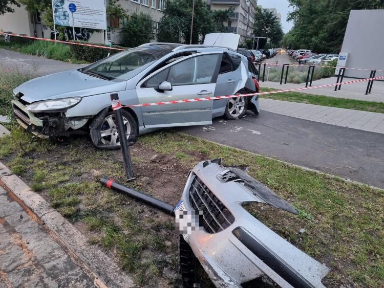 Wypadek na Legnickiej. Ukrainiec przeleciał nad torowiskiem, był pijany