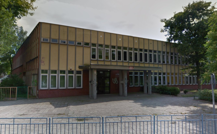 Szkolna kuchnia za 2 mln zł. Sutryk chwali, a rodzice pytają, kiedy kuchnia będzie działać