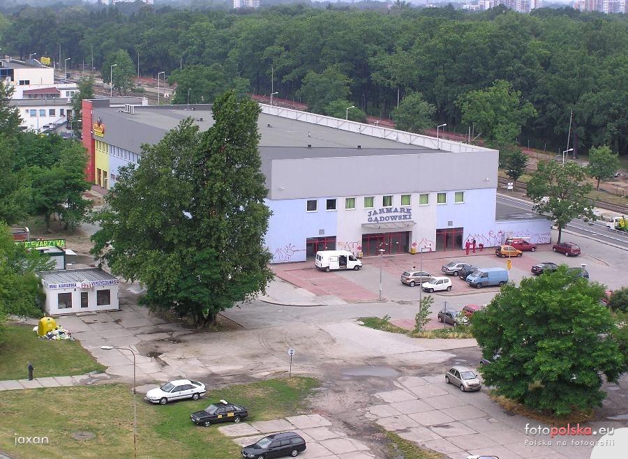 Budują plac miejski na terenie dawnego lotniska. Będzie gotowy do końca roku