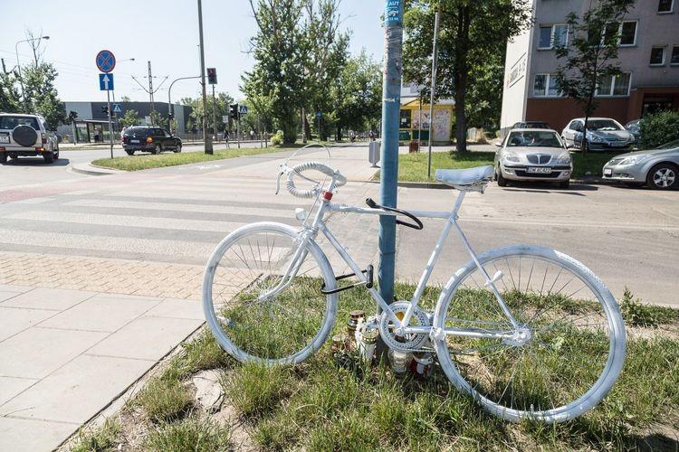 Na Ślężnej pojawił się rower upamiętniający śmiertelnie potrąconą rowerzystkę [ZDJĘCIA]
