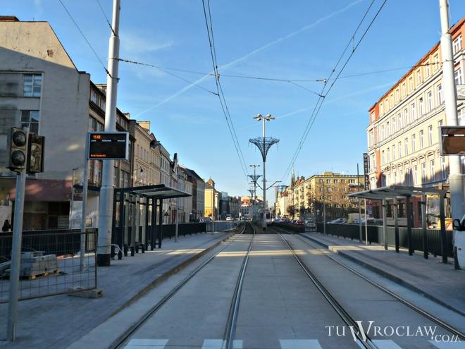 Nowe przystanki nad przejściem Świdnickim gotowe. Kiedy zatrzymają się tam tramwaje?