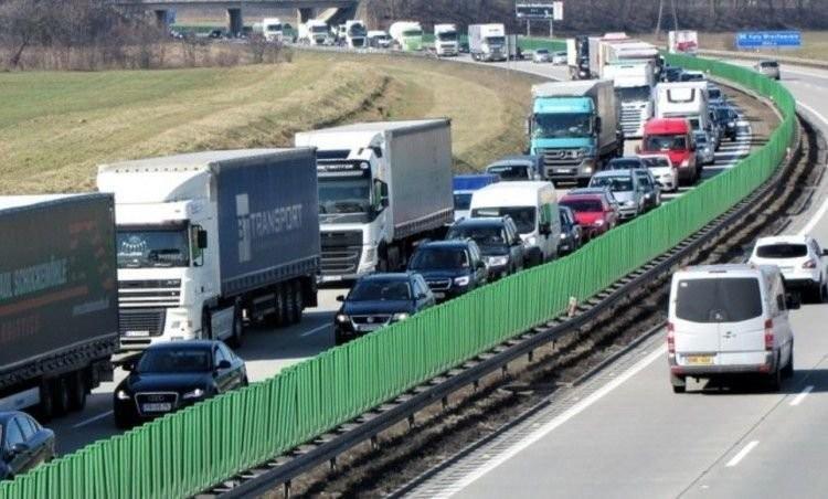 Poważny wypadek na A4 pod Wrocławiem. Autostrada zamknięta na 2 godziny