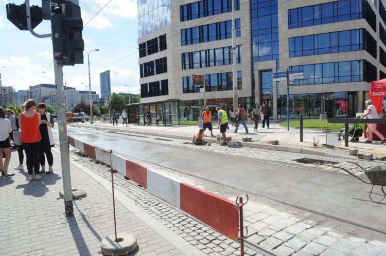 Remont torowiska przy Dworcu Głównym. Utrudnienia dla pasażerów MPK [ZDJĘCIA]