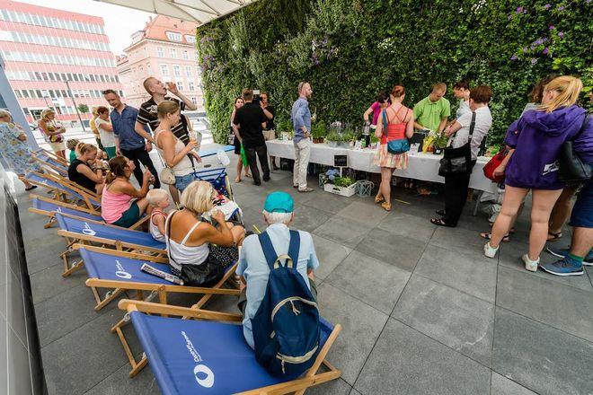 Bezpieczne wakacje we Wrocławiu. Nauczą pierwszej pomocy i pokażą świat pod mikroskopem