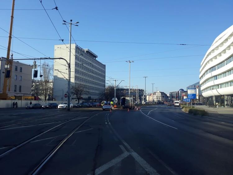 MPK naprawiało torowisko w centrum. 6 linii jechało objazdem