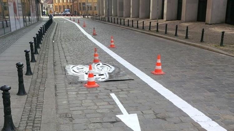 Malowanie pasów na południu Wrocławia. Tutaj nie będzie wolno parkować