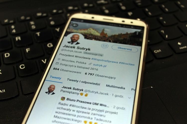 Rada miejska rozpatrzyła skargę na prezydenta Sutryka. „Zablokował mnie na Twitterze”