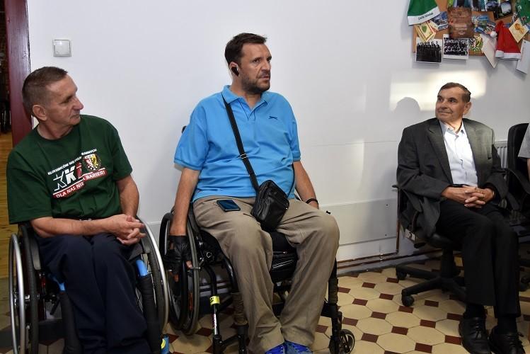Antoni Piechniczek i Władysław Żmuda spotkali się z niepełnosprawnymi kibicami [ZDJĘCIA]