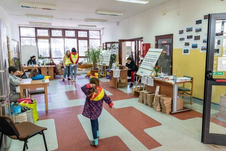 Kilkudziesięciu uchodźców dziennie otrzymuje pomoc w punkcie farmaceutycznym na Wittigowie