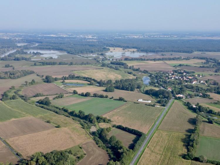 Tak wygląda polder Oława-Lipki z lotu ptaka. Droga już pod wodą
