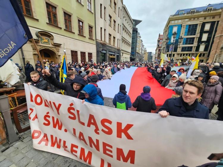 Marsz papieski przeszedł przez Wrocław. Organizatorzy: było 8 tysięcy uczestników [ZDJĘCIA]