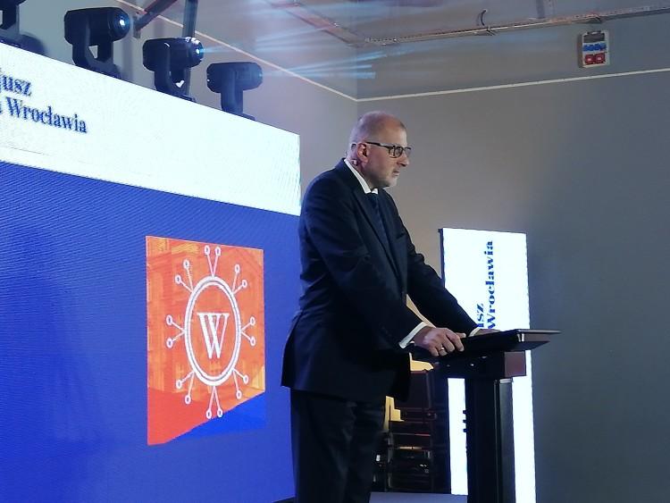 Konwencja wyborcza Dutkiewicza i SLD. „W 1990 poprosiłem Zdrojewskiego (...) w 2018 proszę Sutryka”
