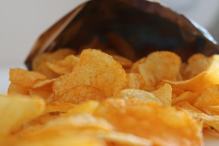 Uwaga! Te popularne chipsy zanieczyszczono olejem termalnym
