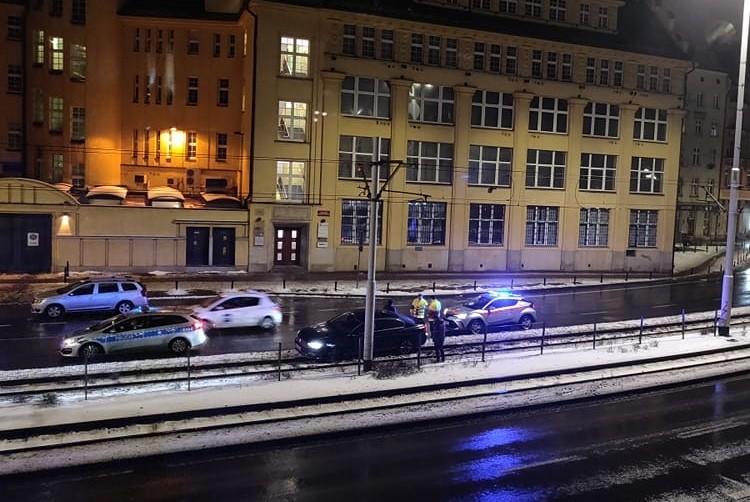 Wrocław: jest bardzo ślisko, ale trudno spotkać piaskarkę na ulicach