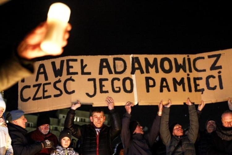 W piątek rozpocznie się żałoba narodowa. Przełożono lub odwołano koncerty i spektakle