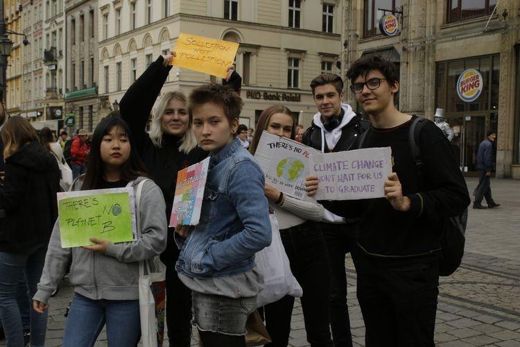 Aktywiści: „Dolny Śląsk jest gotowy na alarm smogowy i klimatyczny” [ZDJĘCIA]