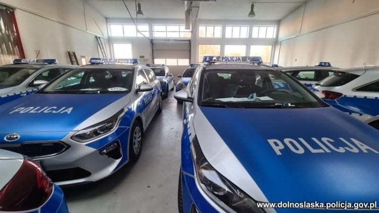 Ale maszyny! Dolnośląscy policjanci dostali nowe motocykle, skutery i samochody [ZDJĘCIA]