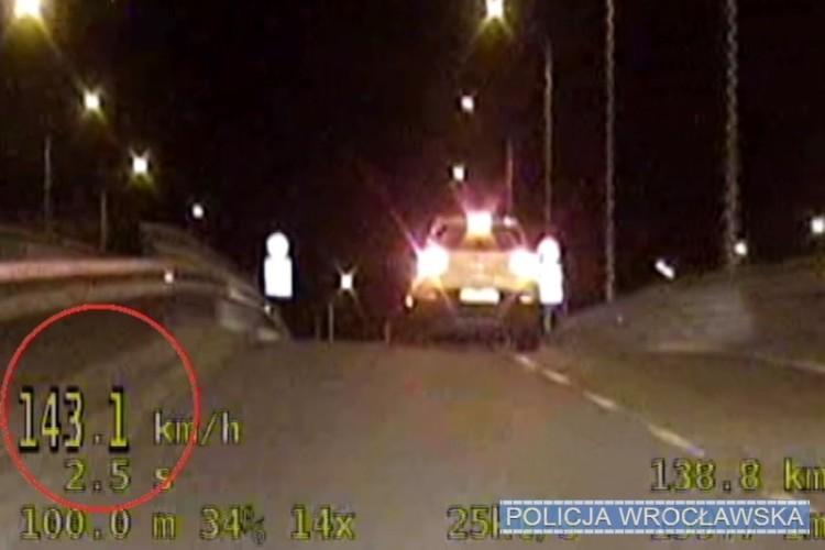 Szaleńcza jazda po Lotniczej. 48-latek stracił prawo jazdy [WIDEO Z REJESTRATORA]