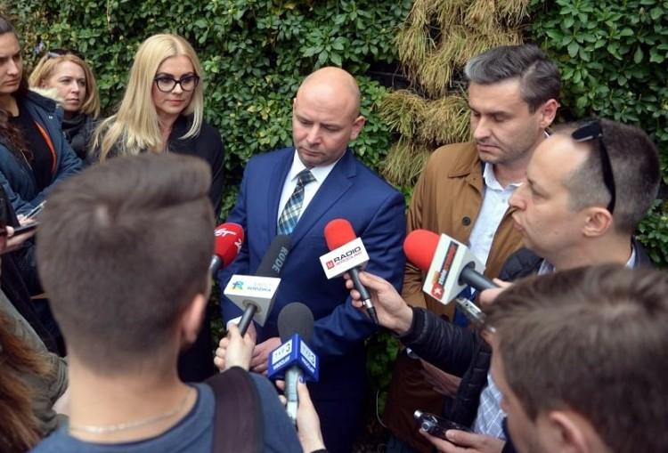 Dutkiewicz odblokowując „lewe ucho” znajdzie brakujący głos w radzie miejskiej?