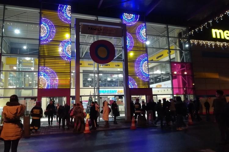 Alarm bombowy i ewakuacja kilku centrów handlowych w całym mieście