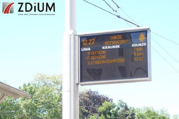 Testy tablic DIP. Autobusy nie będą zabierać pasażerów z przystanów