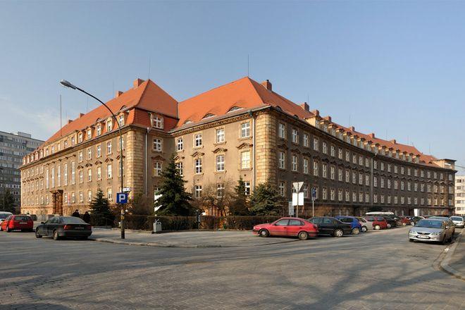 Wrocławski ZUS zaprasza seniorów na... pocztę