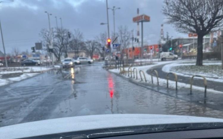 Wrocław: Długa i okolice pod wodą. Kilkanaście centymetrów wody na ulicach