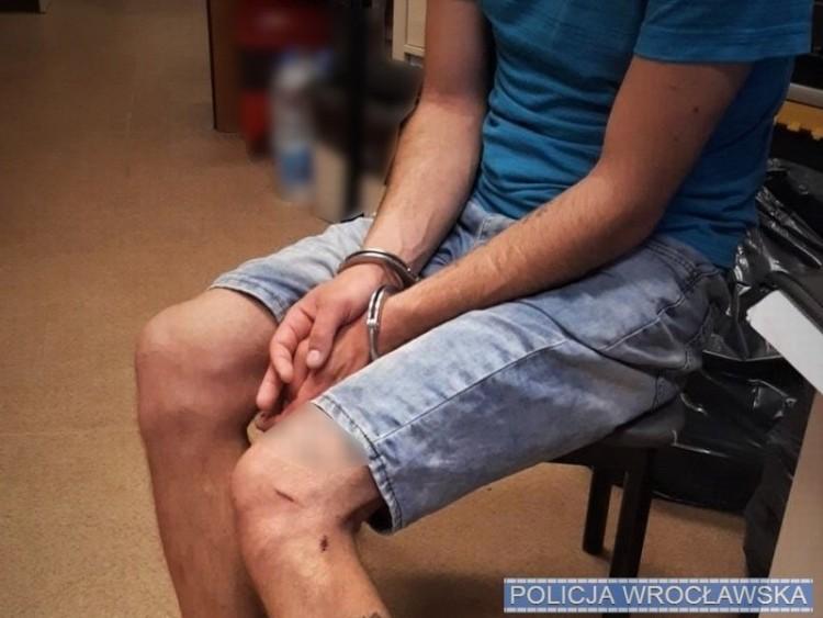 Wrocław: Złodziej na ulicy Wyszyńskiego zerwał seniorce złoty łańcuszek. Grozi mu 5 lat więzienia