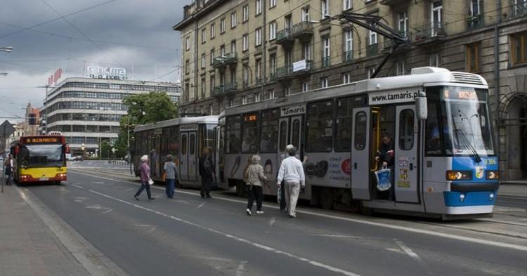 Opozycja chce większych środków na komunikację miejską i tereny zielone