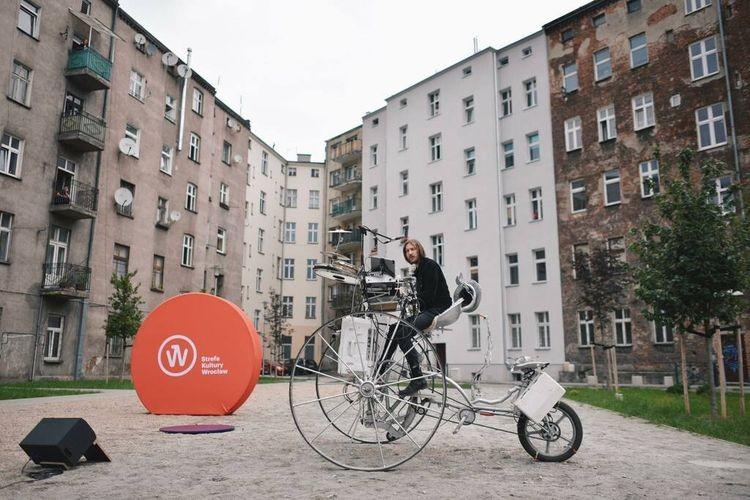 Dzień Sąsiada 2020. Muzyka na podwórkach i sąsiedzkie prezenty [ZDJĘCIA]