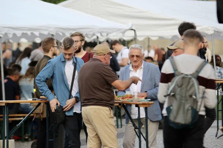 Wrocław: Pod Iglicą leje się piwo. Trwa festiwal