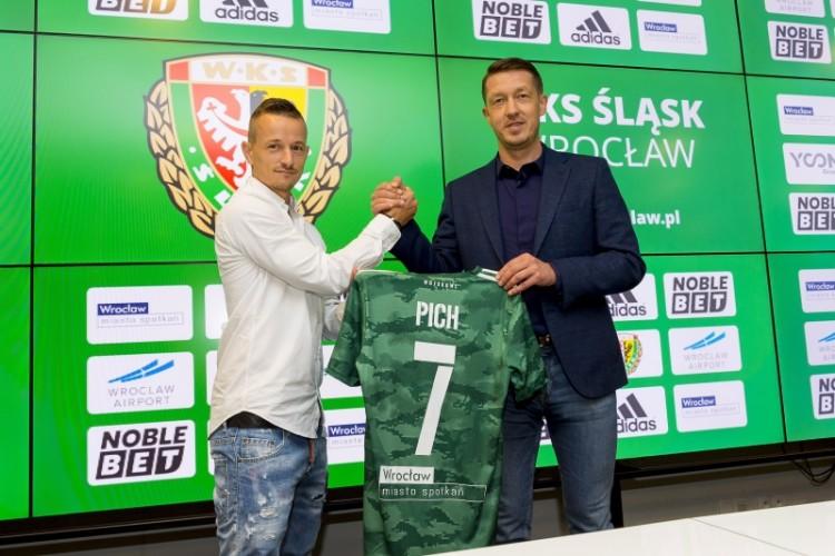 Dobra wiadomość dla fanów Śląska. Czołowy piłkarz klubu przedłużył kontrakt w WKS-em