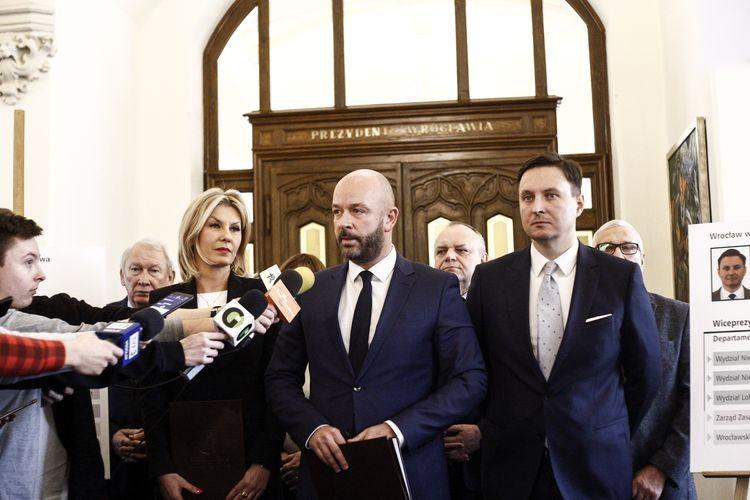 Jacek Sutryk zaprezentował nowych wiceprezydentów Wrocławia [ZDJĘCIA]