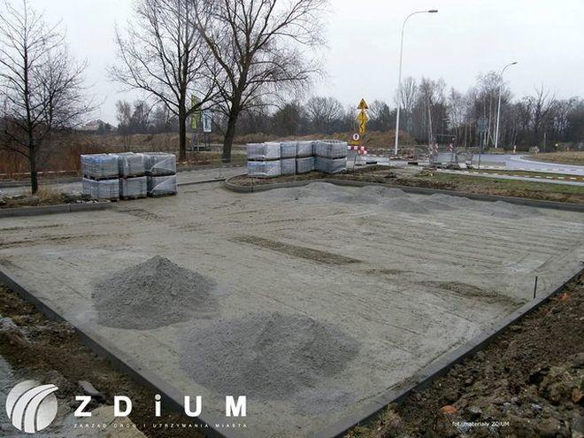 Budują specjalny parking dla taksówkarzy w rejonie wrocławskiego lotniska [ZDJĘCIA]
