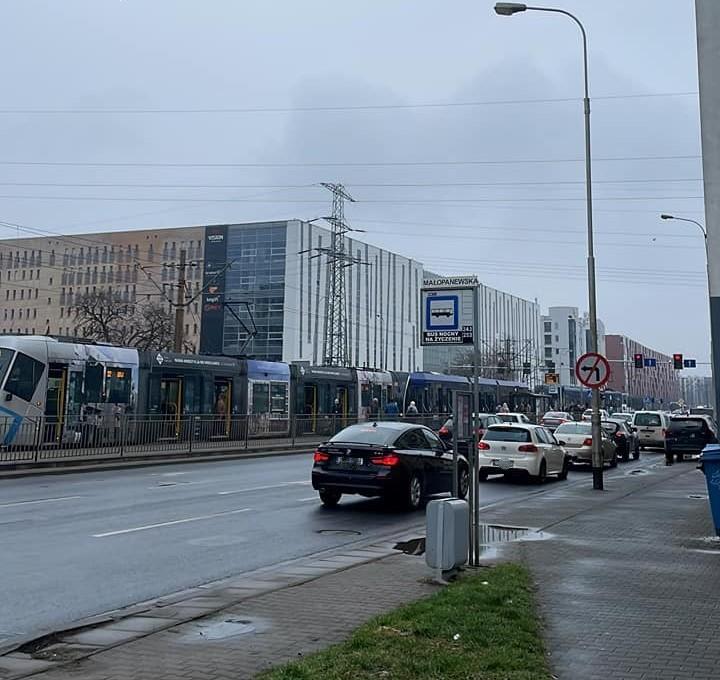 Wrocław: Na Legnickiej zepsuł się tramwaj, utrudnienia dla pasażerów MPK