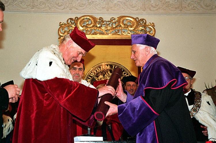 Benetykt XVI we Wrocławiu. Zanim został papieżem, przyjął doktorat wrocławskiej uczelni