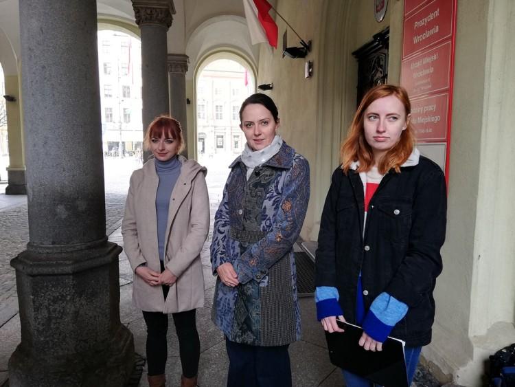 Kobiety przeciwko decyzji Dutkiewicza. „Obchody 100-lecia niepodległości, to nie jest miejsce na demonstrowanie swojej siły politycznej”